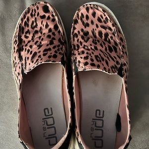 Womens size 11 gently used Hey Dudes